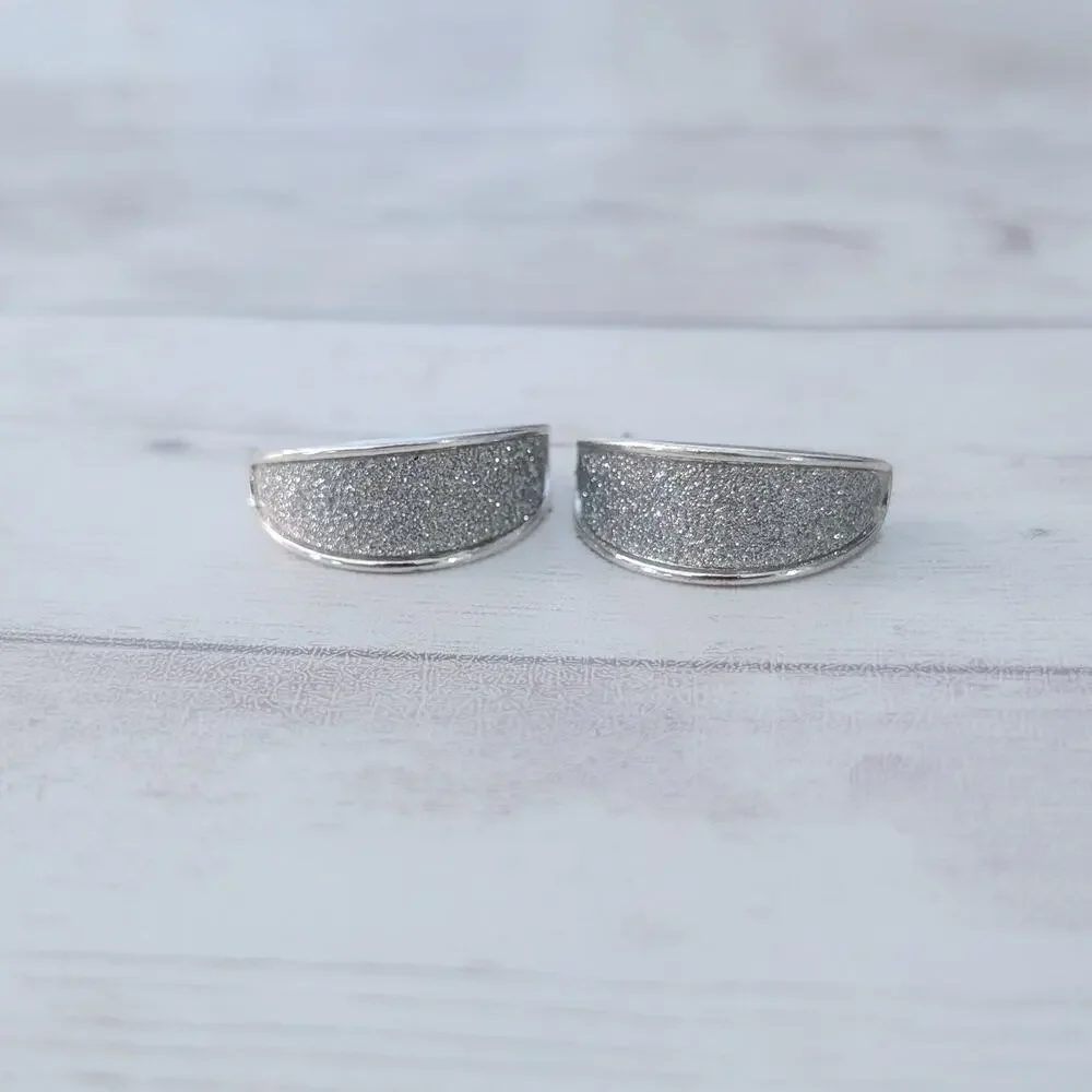 Other curved glittery